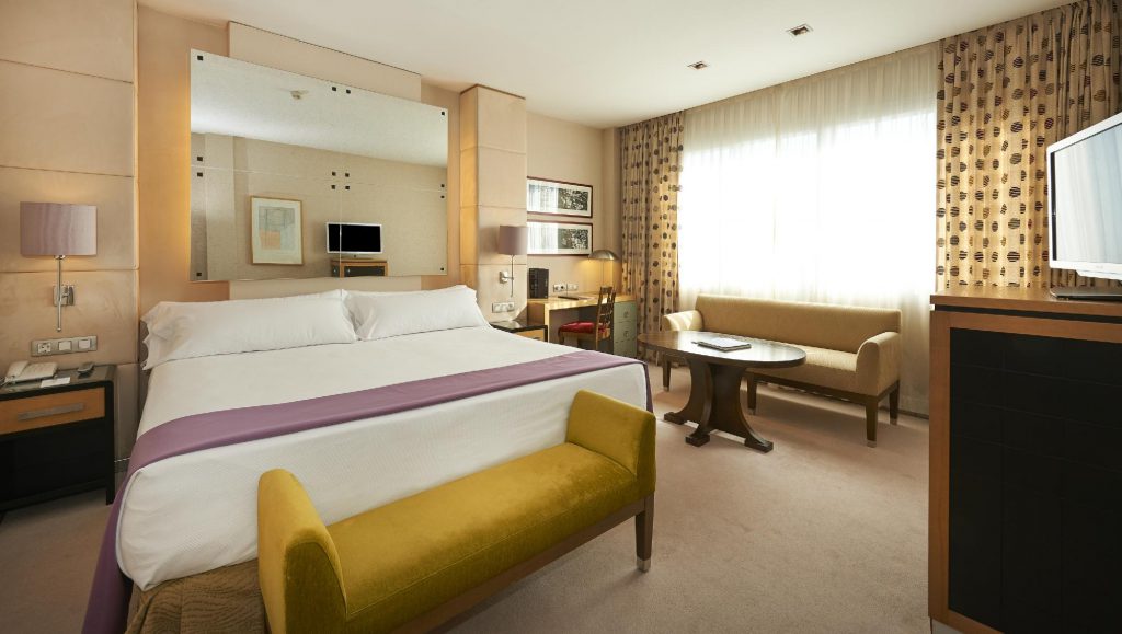 hesperia presidente room1 barcelona cruise port hotels