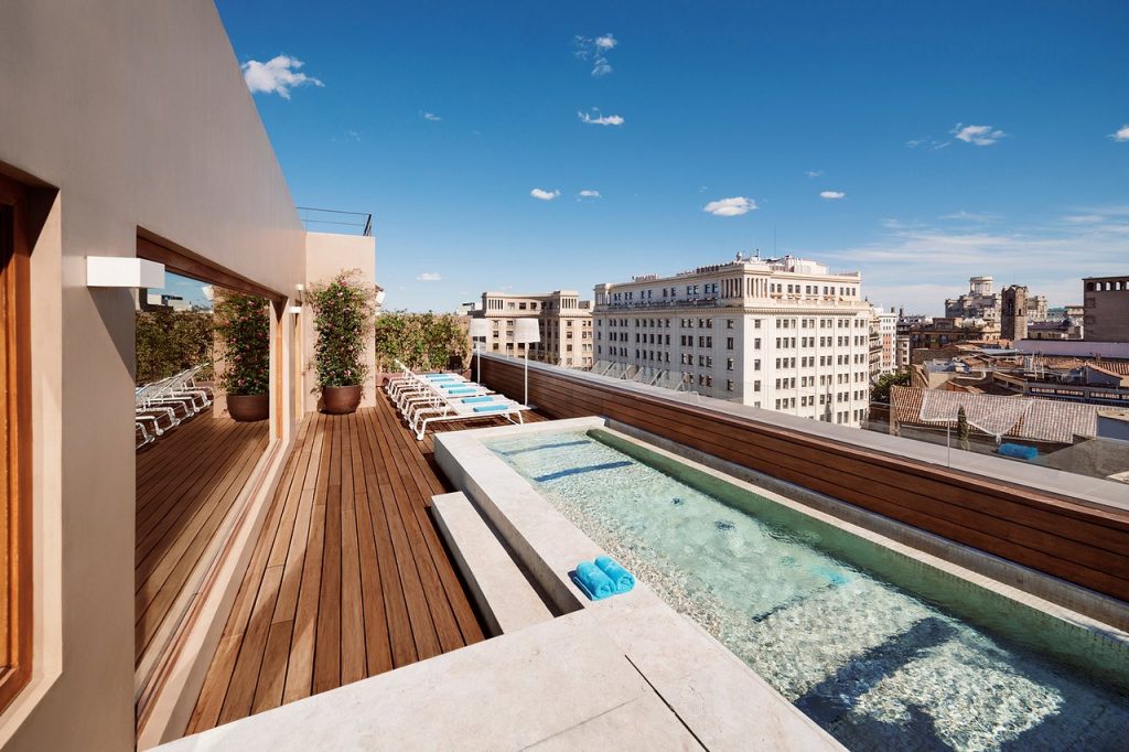 Colon barcelona pool cruise port hotels